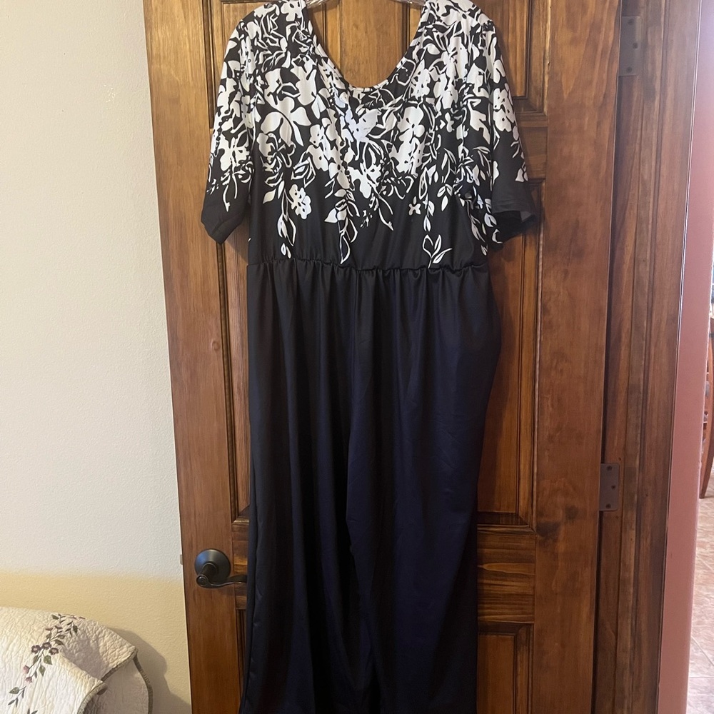 Elegant Black and White Floral Maxi Dress